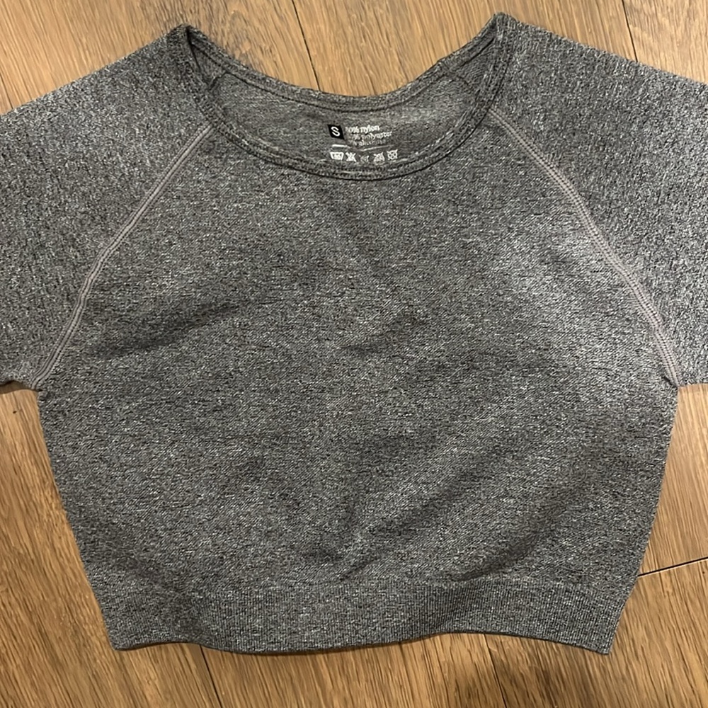 Workout crop top bundle - Picture 2 of 4